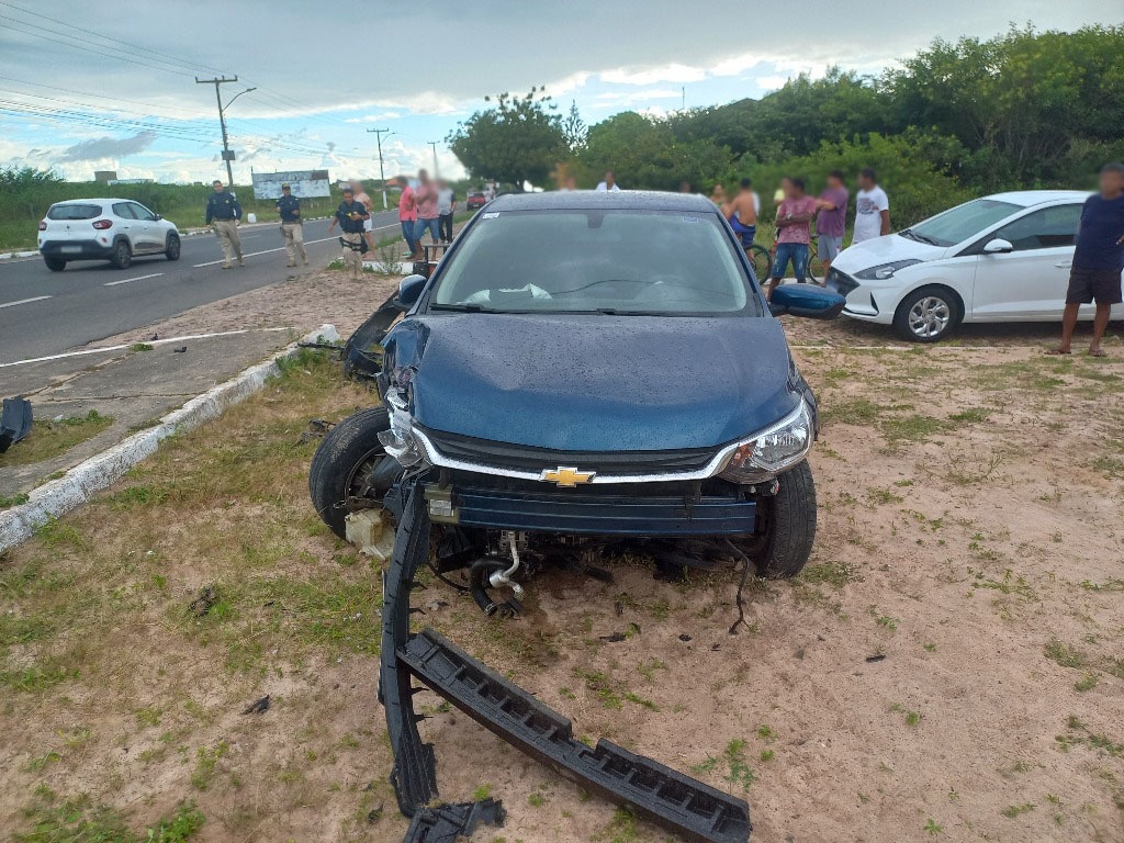 A principal suspeita é que o acidente tenha acontecido durante a mudança de faixa