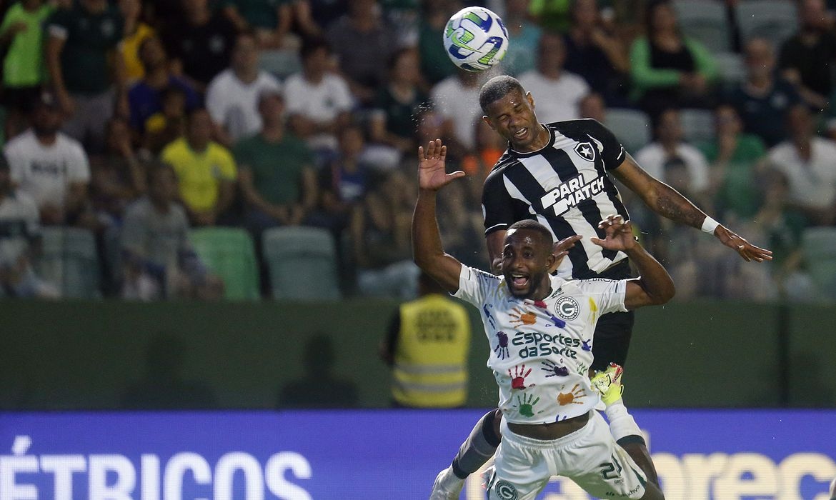 Cortinthians bate Santos e cola na ponta do Brasileiro feminino de