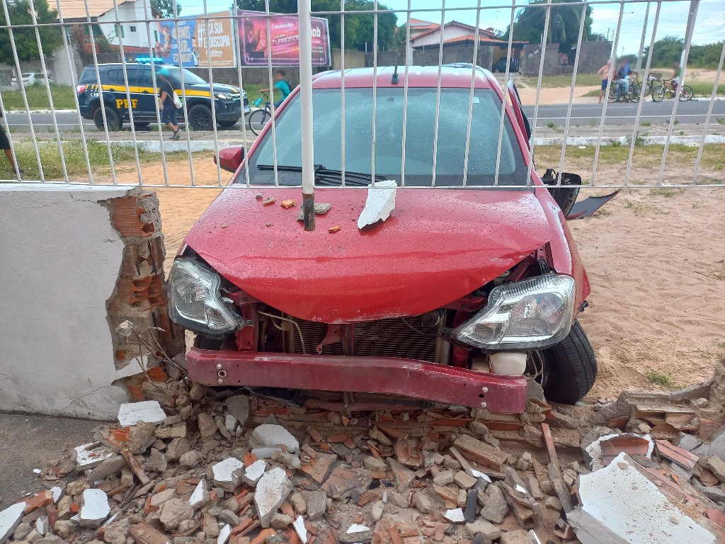 Acidente deixa duas pessoas feridas em Parnaíba