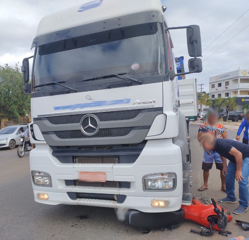 Acidente em Floriano deixa dois feridos