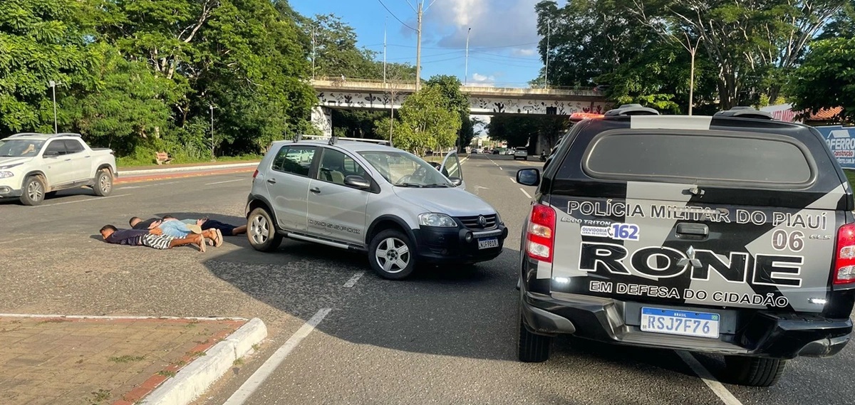 Acusados de assaltos são presos no bairro Primavera