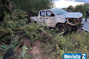 Apesar do capotamento que danificou o veículo, ninguém se feriu (Foto: Reprodução Revista AZ)