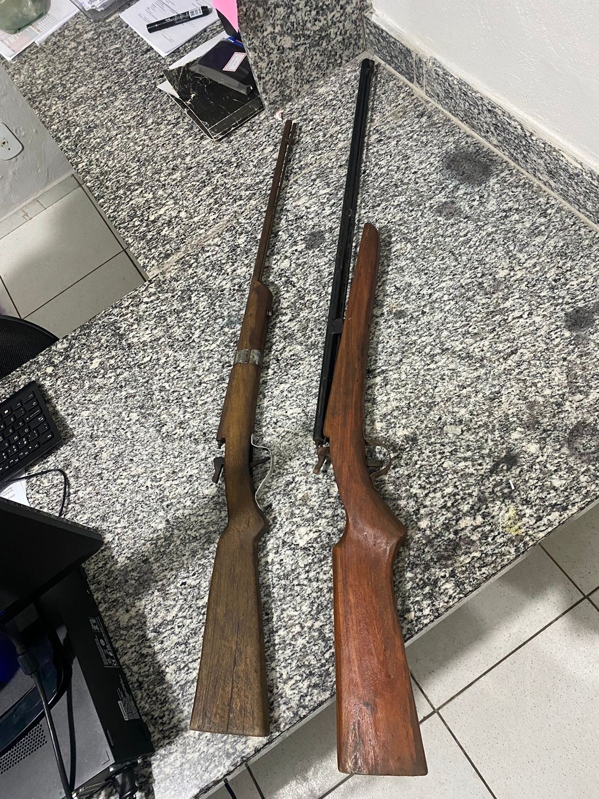 Armas ilegais apreendidas em um dos alvos de mandado