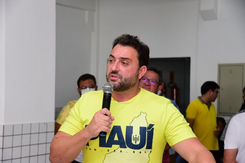Átila Filho que o eleitor, ao votar, pensava estar votando em Atila Lira, o pai