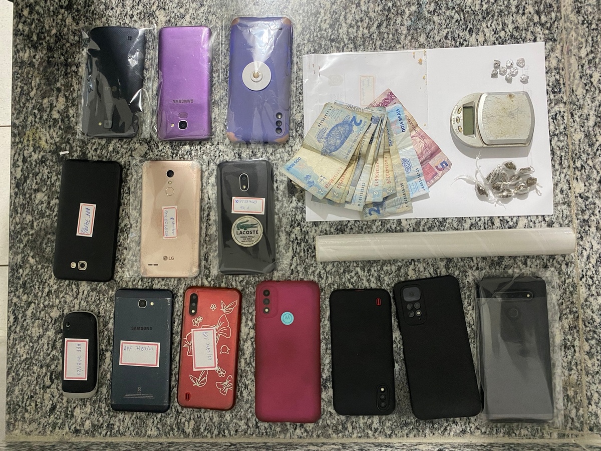 Diversos itens foram apreendidos durante a operação