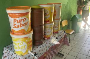 Escola em Matias Olímpio fornece água em baldes de margarina (Foto: TCE)