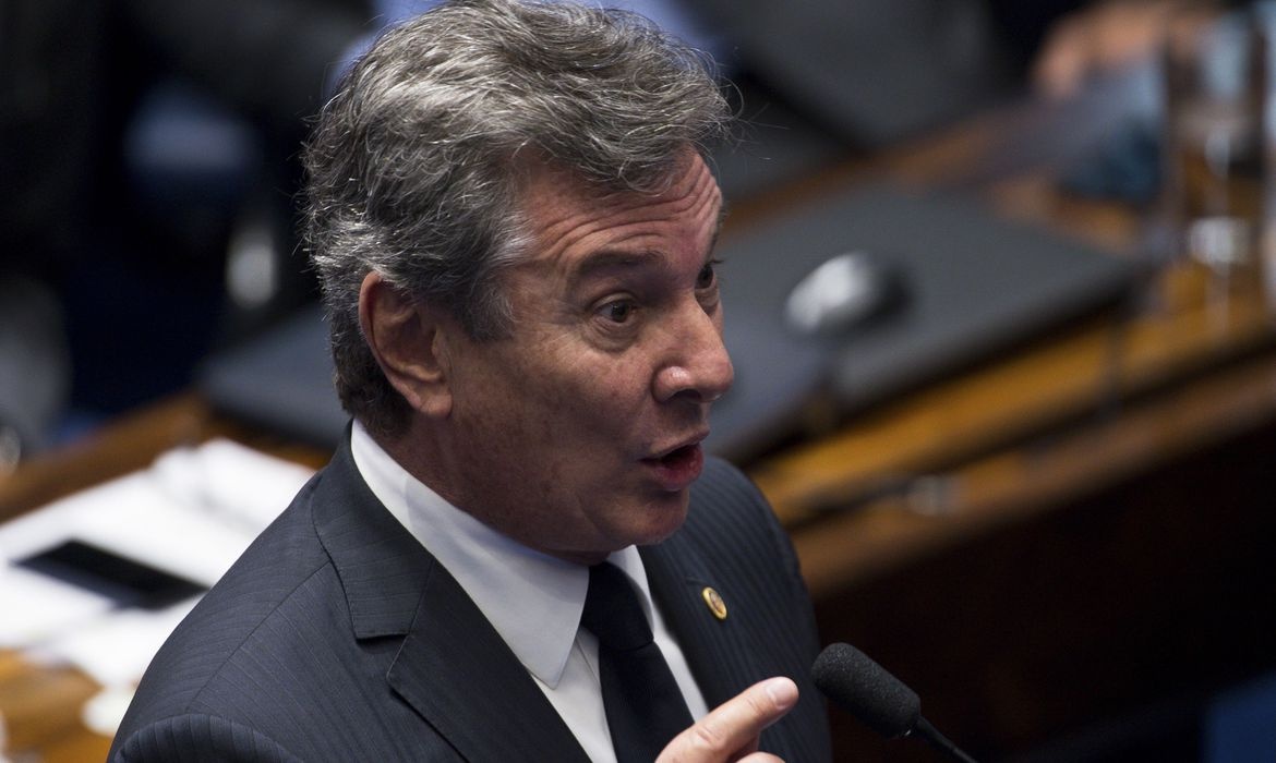 Fernando Collor e outros dois empresários são acusado de corrupção passiva e lavagem de dinheiro