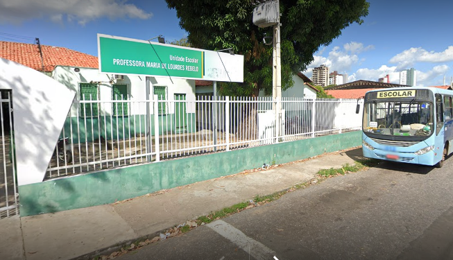 Homem armado invade escola na zona leste