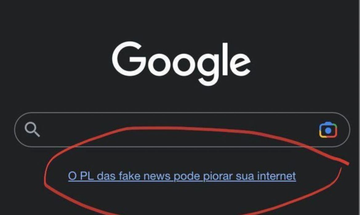 Imagem da página inicial do Google com link para artigo crítico à PL