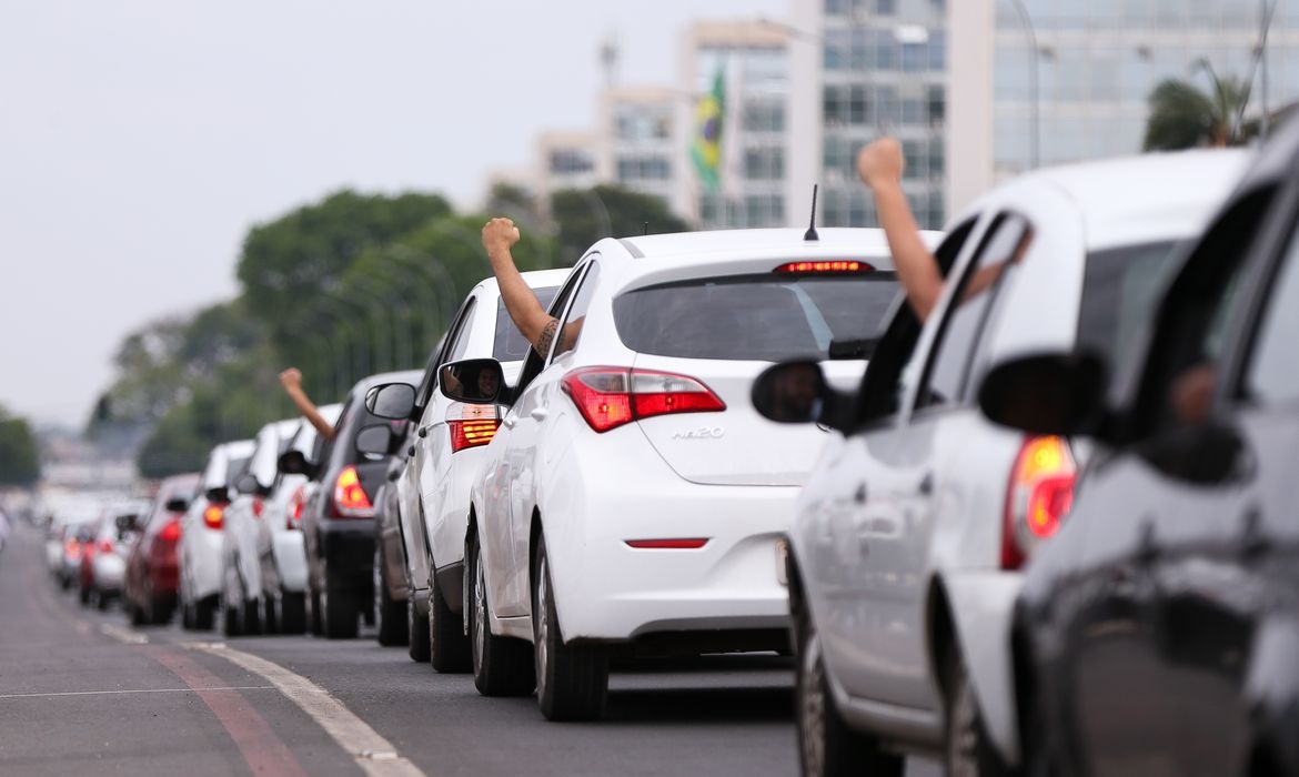 Motoristas por aplicativo vão paralisar nesta segunda