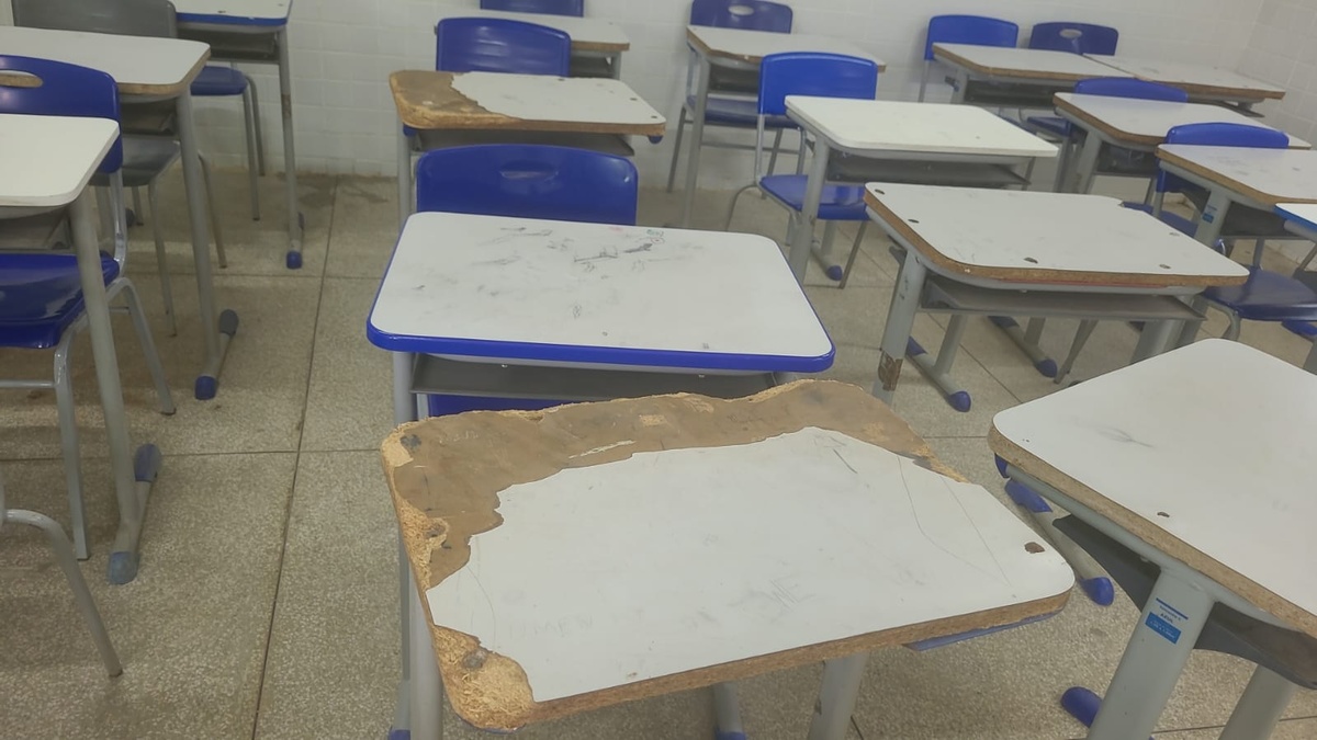 Móveis de algumas das escolas estão em situação precária