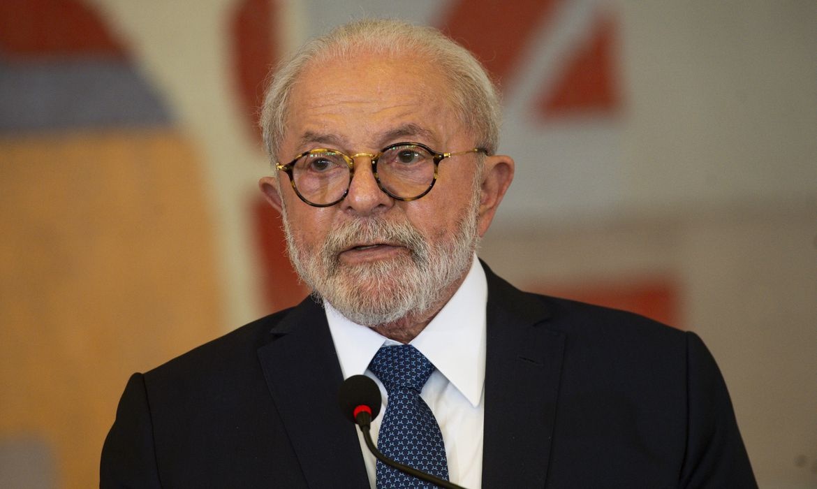 O presidente comentou sobre o convite através de suas redes sociais