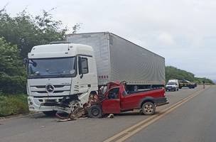 O veículo ficou destruído (Foto: Reprodução)