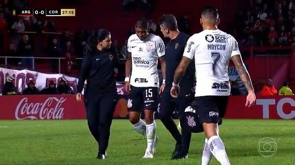 Paulinho sai machucado