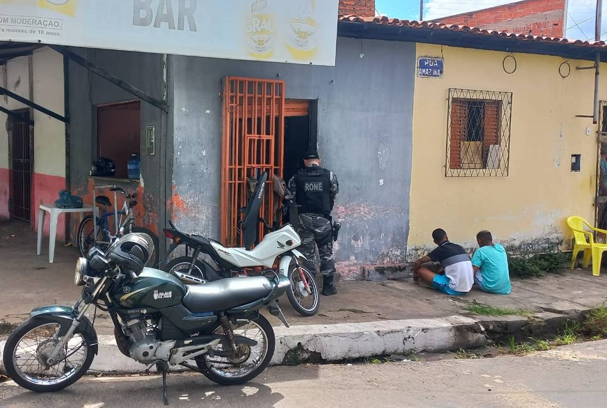 Polícia Militar apreende drogas em salão de beleza de Teresina