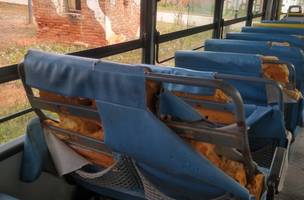 Prefeitura transporta alunos em ônibus sem segurança (Foto: Diário GM)