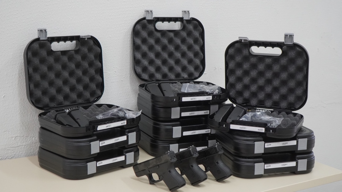 100 pistolas Glock foram entregues à Polícia Militar