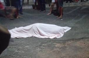 A vítima era bastante conhecida no local, o que causou indignação nos populares (Foto: Reprodução/ Redes sociais)