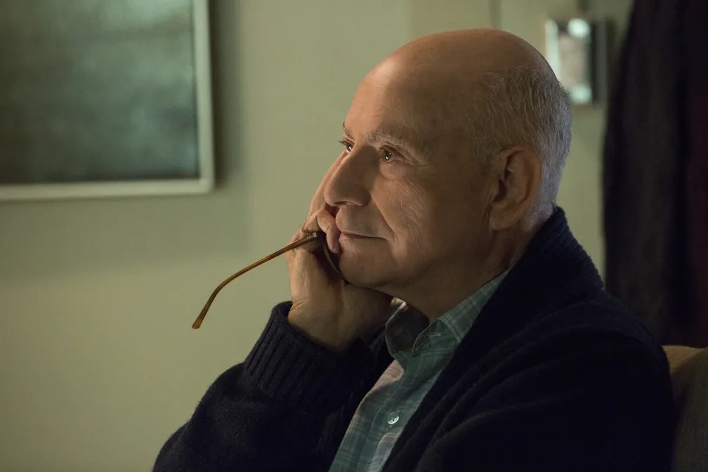 Alan Arkin em cena na série 'O Método Kominsky'