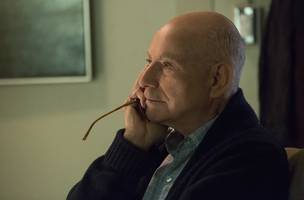 Alan Arkin em cena na série 'O Método Kominsky' (Foto: Divulgação/ Netflix)