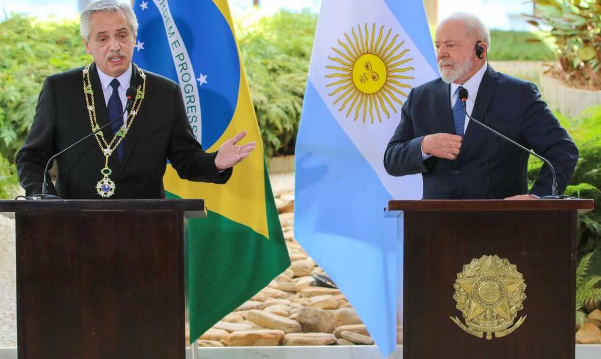 Alberto Fernández faz visita de Estado a convite do presidente Lula