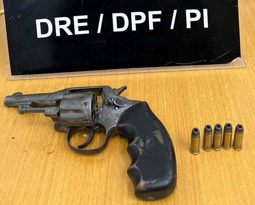 Arma encontrada na residência do suspeito