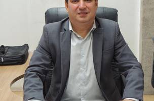 Clemilton Queiroz - ele lá quer saber de onde vem o dinheiro. Quer show para pavimentar sua candidatura (Foto: Reprodução)