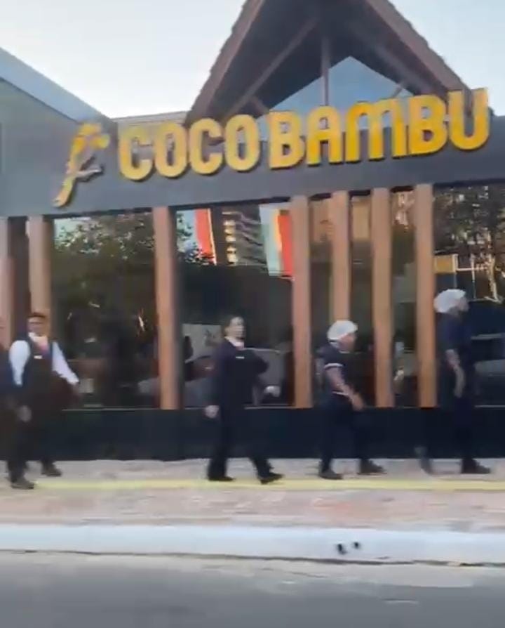 Coco Bambu tem fila de funcionários para reabertura