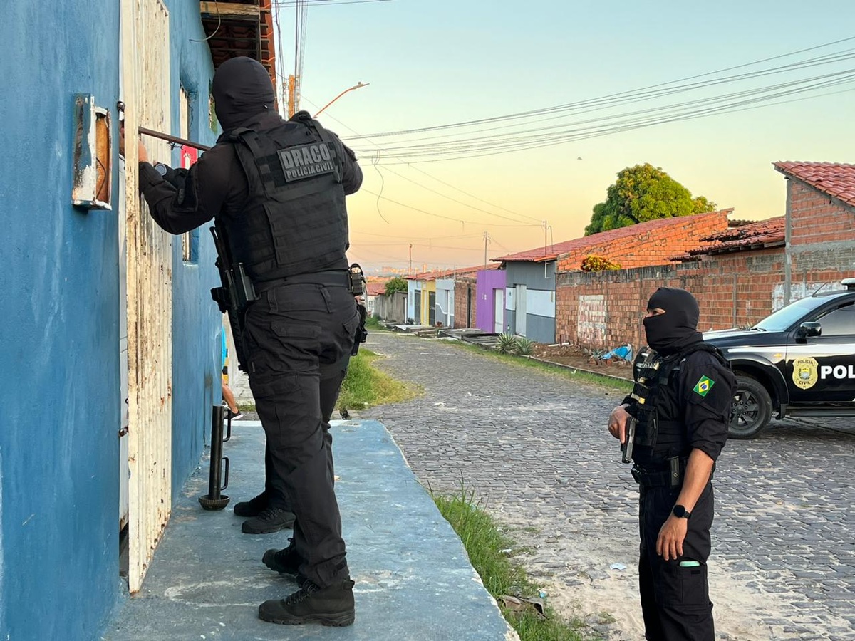 Draco deflagra operação contra facção criminosa que ocupou prédio na zona Sudeste