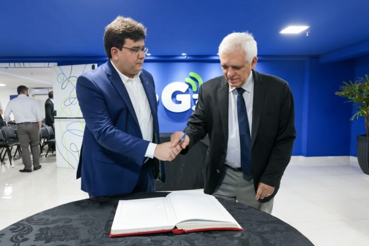 É a segunda vez no mês que o governador transmite o cargo ao vice para cumprir agenda internacional
