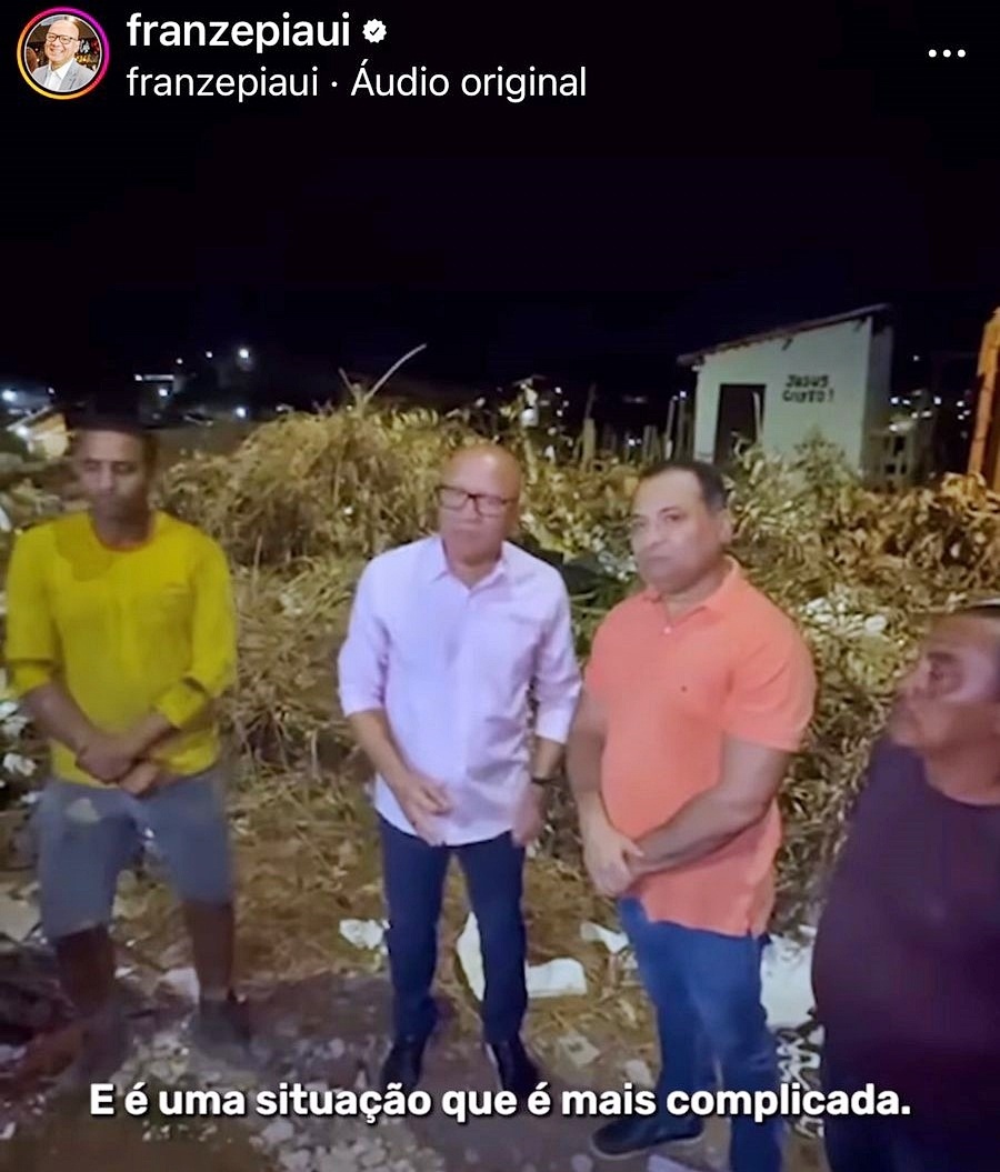 Franze e seu escudeiro Evaldo: remexendo o lixo da cidade para fazer propaganda de uma candidatura que não anda