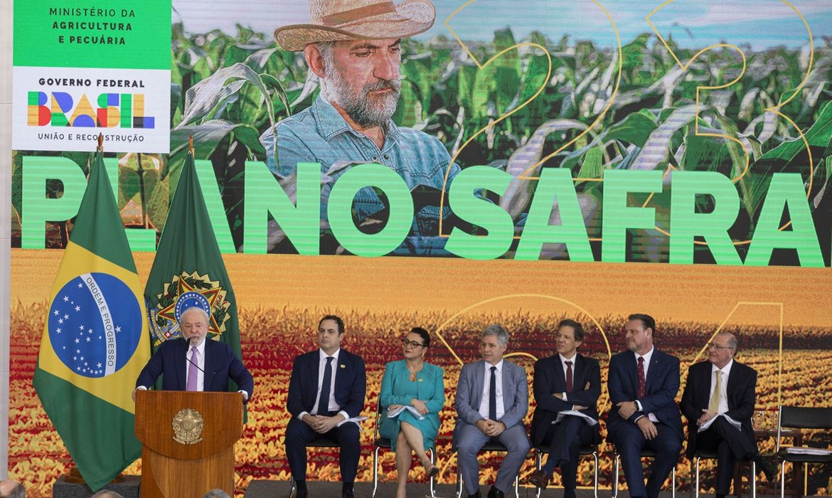 Lula anunciando o Plano Safra