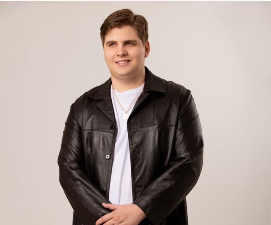 Matheus Mazuad, piauiense, de ascendência Árabe, fazendo sucesso como cantor