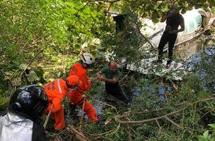 Momento do resgate de tripulantes do avião que caiu em Teresina (Foto: PC/Divulgação)