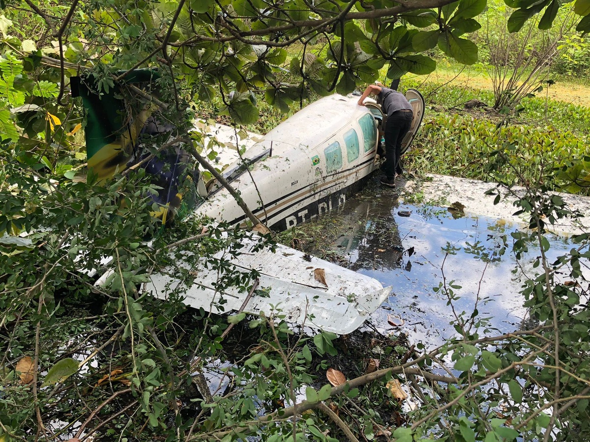 Monomotor cai em lagoa na zona Norte de Teresina