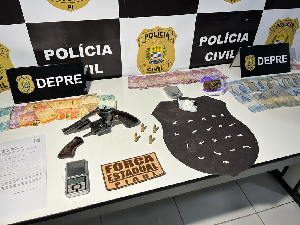 No local foram apreendidos diversos materiais ilícitos