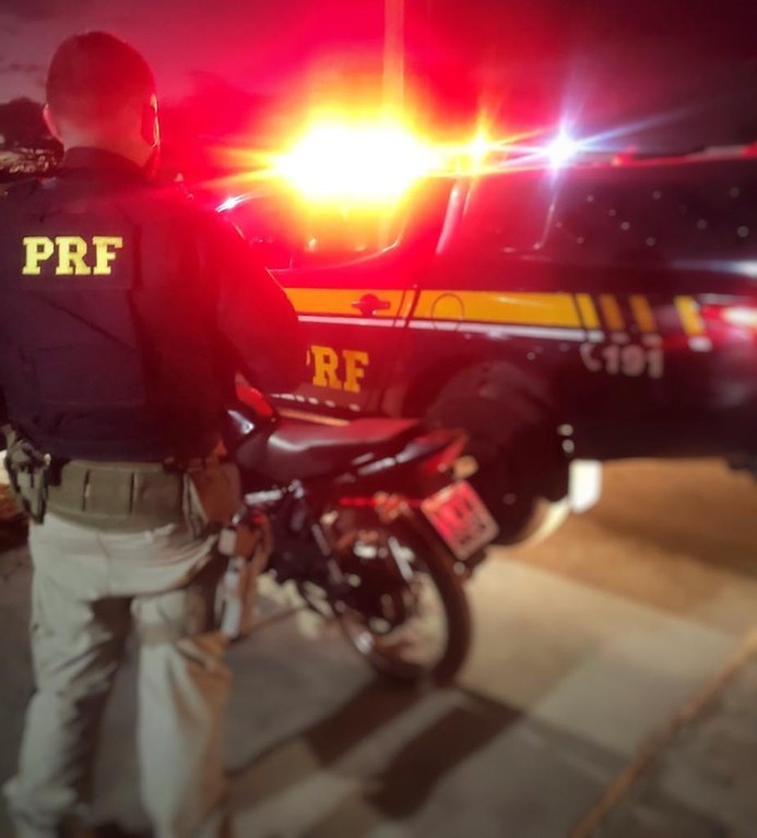 O condutor e a motocicleta foram levados à delegacia de Picos para os procedimentos cabíveis