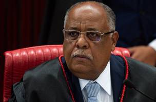 O corregedor-geral da Justiça Eleitoral, ministro Benedito Gonçalves, faz a leitura do relatório da ação apresentada pelo PDT (Foto: Marcelo Camargo/Agência Brasil)