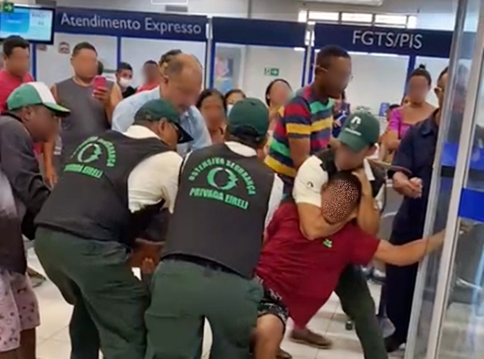 O homem aparentava muito nervosismo e foi medicado por agentes do Samu