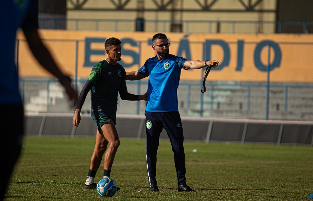 O treinador já está preparando o time para o próximo jogo
