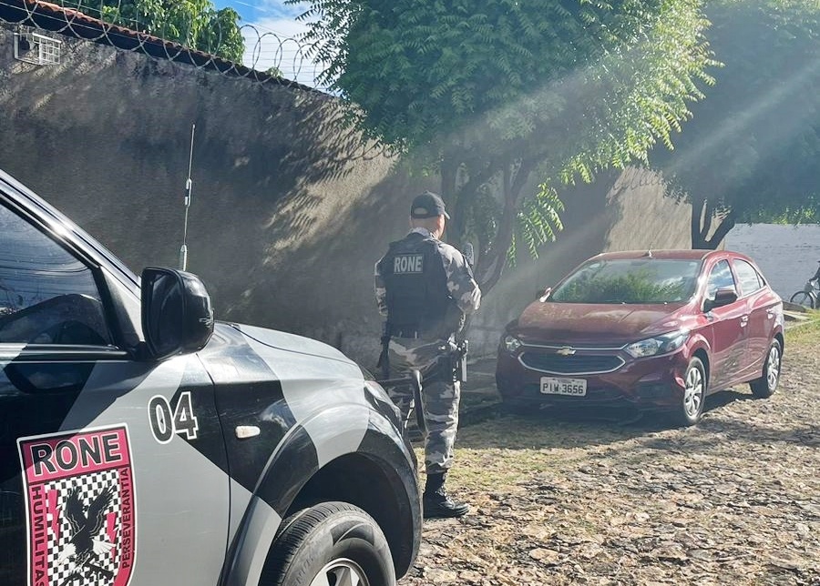 O veículo foi recuperado apenas um dia depois do roubo