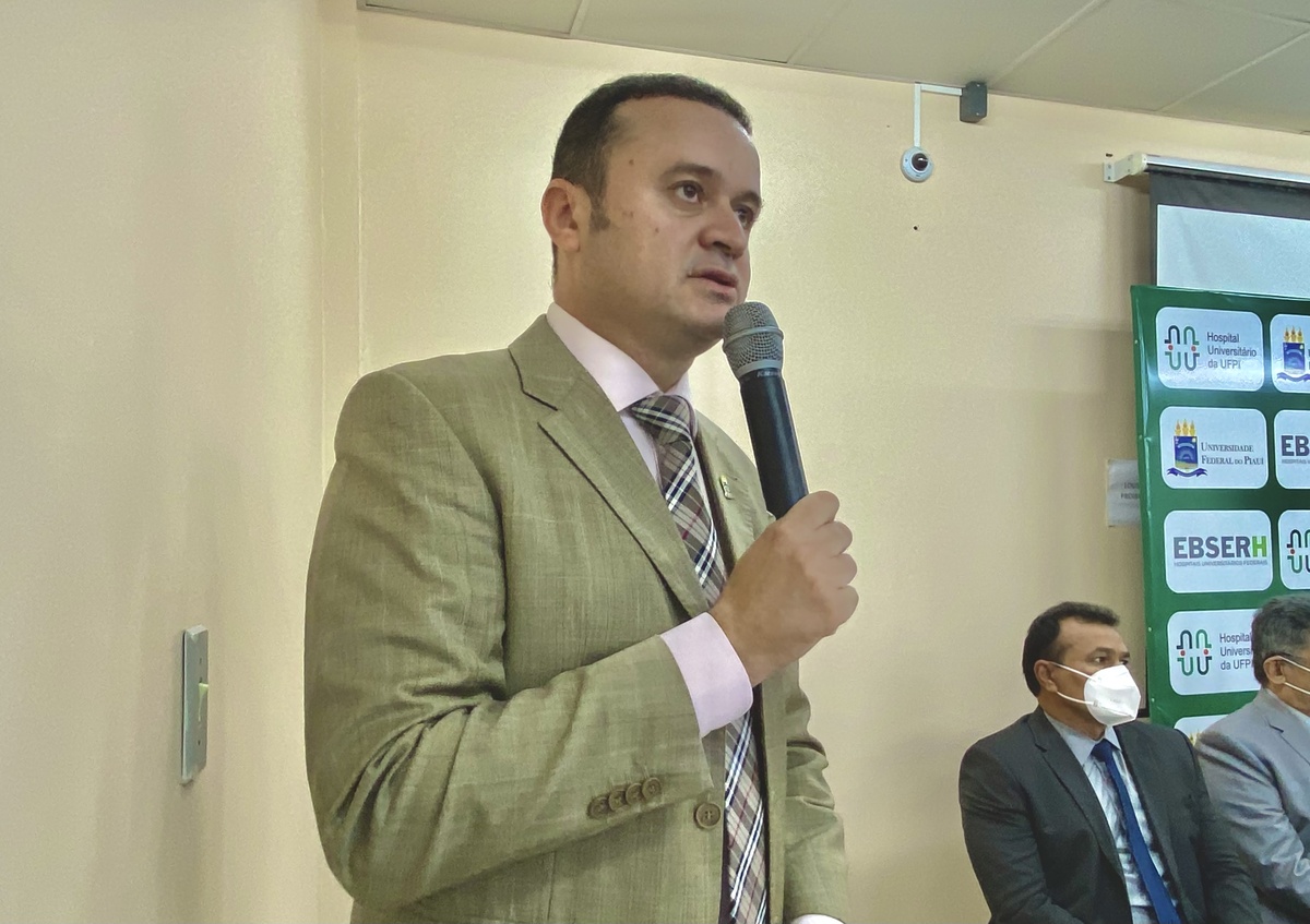 Paulo Márcio faz defesa do médico acusado por um delegado que buscou a mídia para se promover