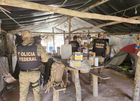 Polícia Federal e IBAMA combatem extração ilegal de minérios em terra Indígena
