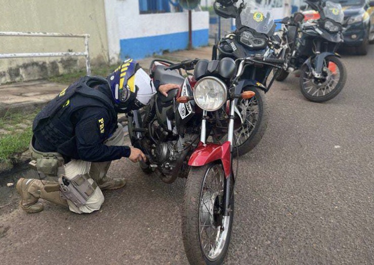 PRF aborda condutor com motocicleta roubada há mais de 12 anos