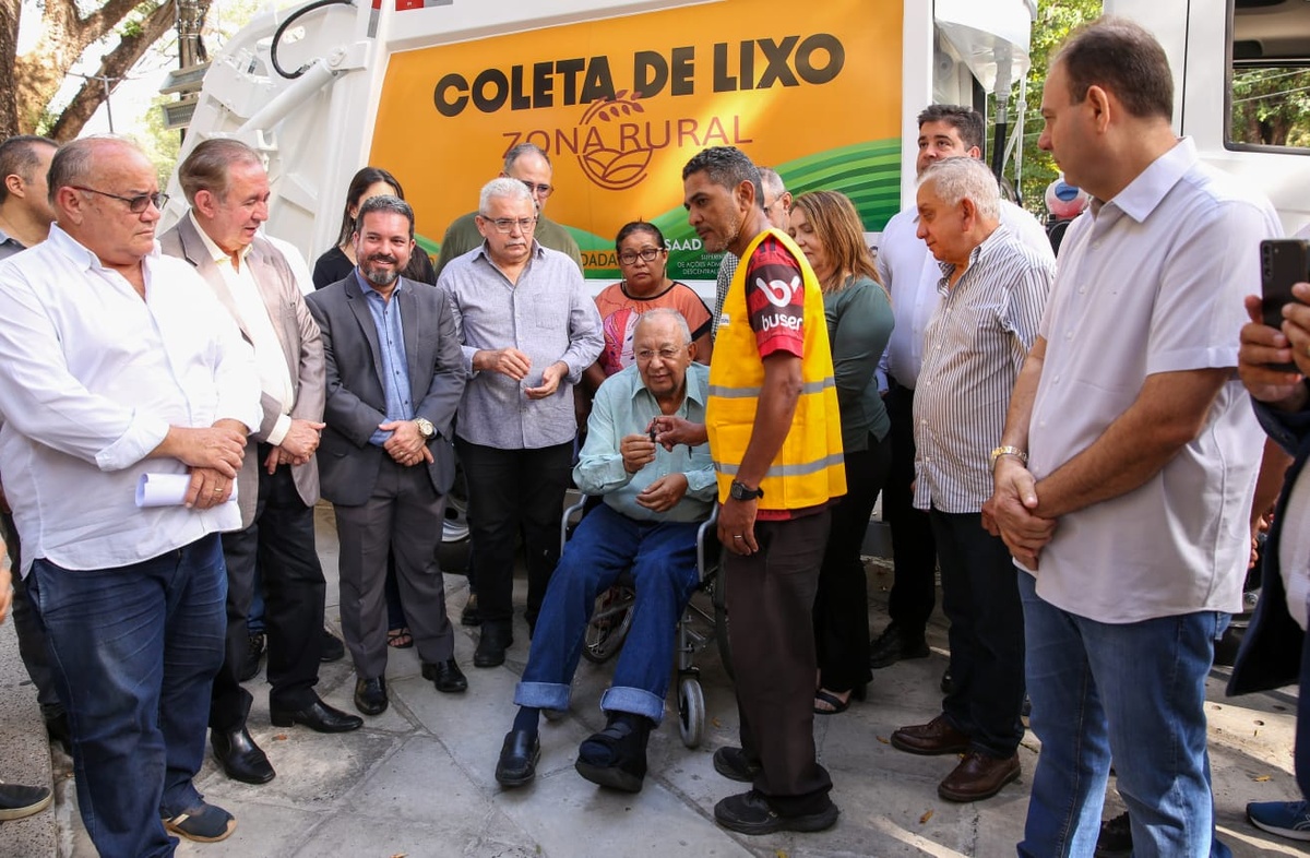 A cerimônia de entrega aconteceu na escadaria do Palácio da Cidade