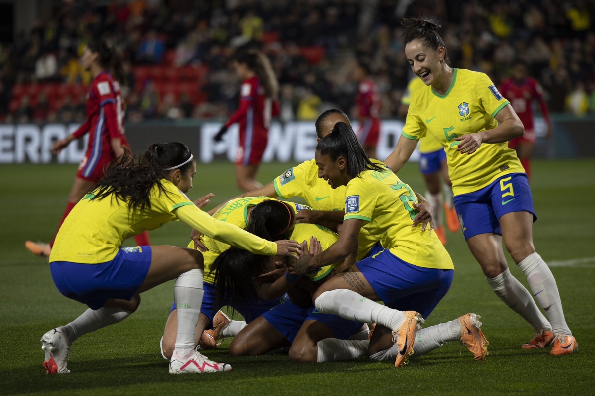 Brasil estreia na Copa do Mundo Feminina com goleada sobre o