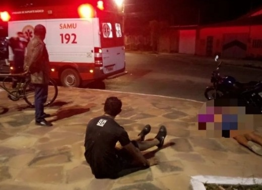 Acidente entre motocicletas deixa mulher ferida