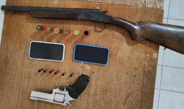 Armas encontradas no veículo