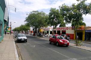 Avenida José Francisco de Almeida Neto, a avenida principal do bairro Dirceu (Foto: STRANS)