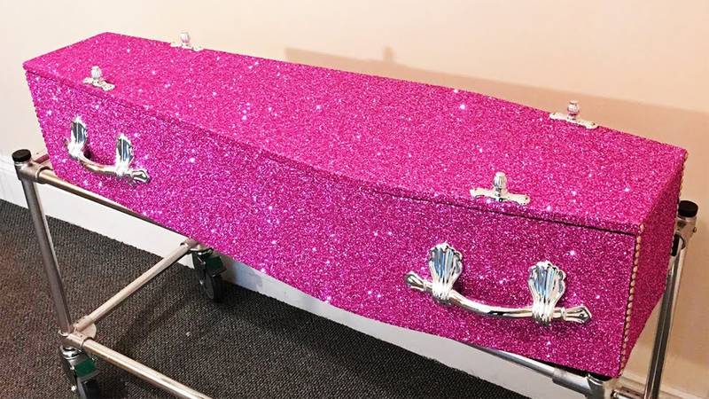 Pax União de Teresina surpreende com caixão cor de rosa inspirado na